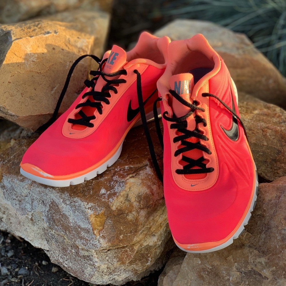 Nike training shoes size 8.5-barely worn - Picture 2 of 7